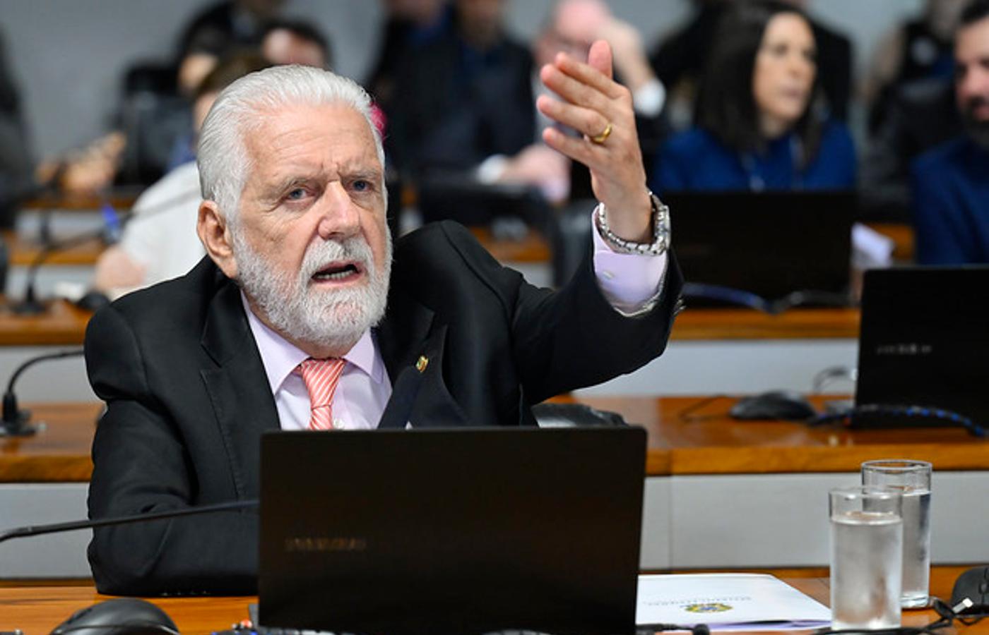 Senado adia votação de projeto que limita pagamento de dívidas de municípios à União