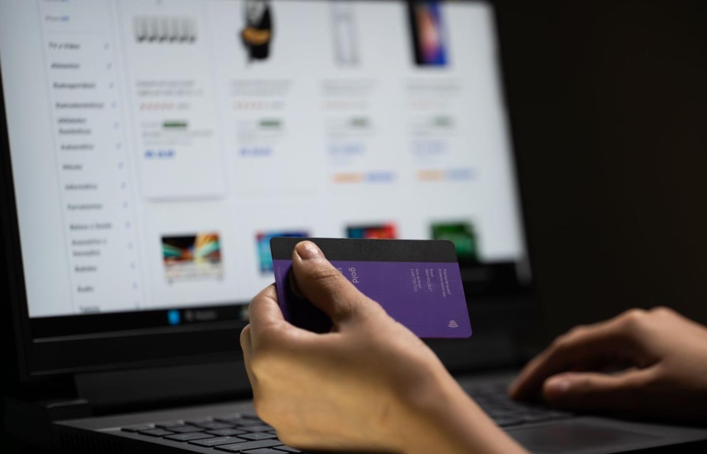 Quase 40% dos consumidores desistiram de comprar produtos importados devido à “taxa das blusinhas”, aponta pesquisa