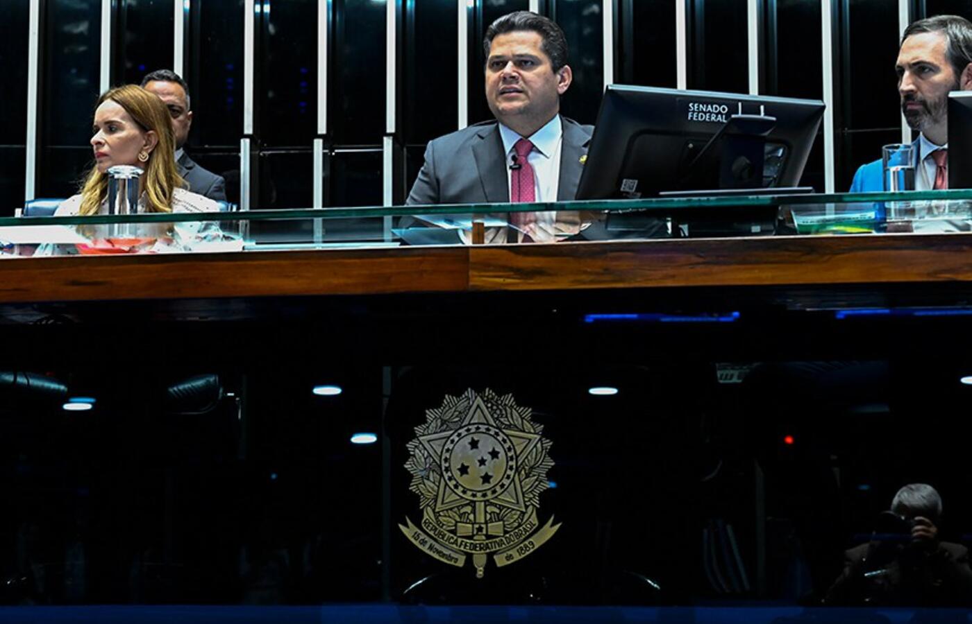 Projeto que endurece regras para liberdade provisória avança no Senado