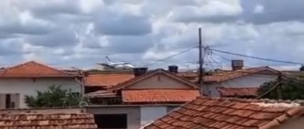 Avião King Air sai da pista após falha em motor durante decolagem em Pará de Minas