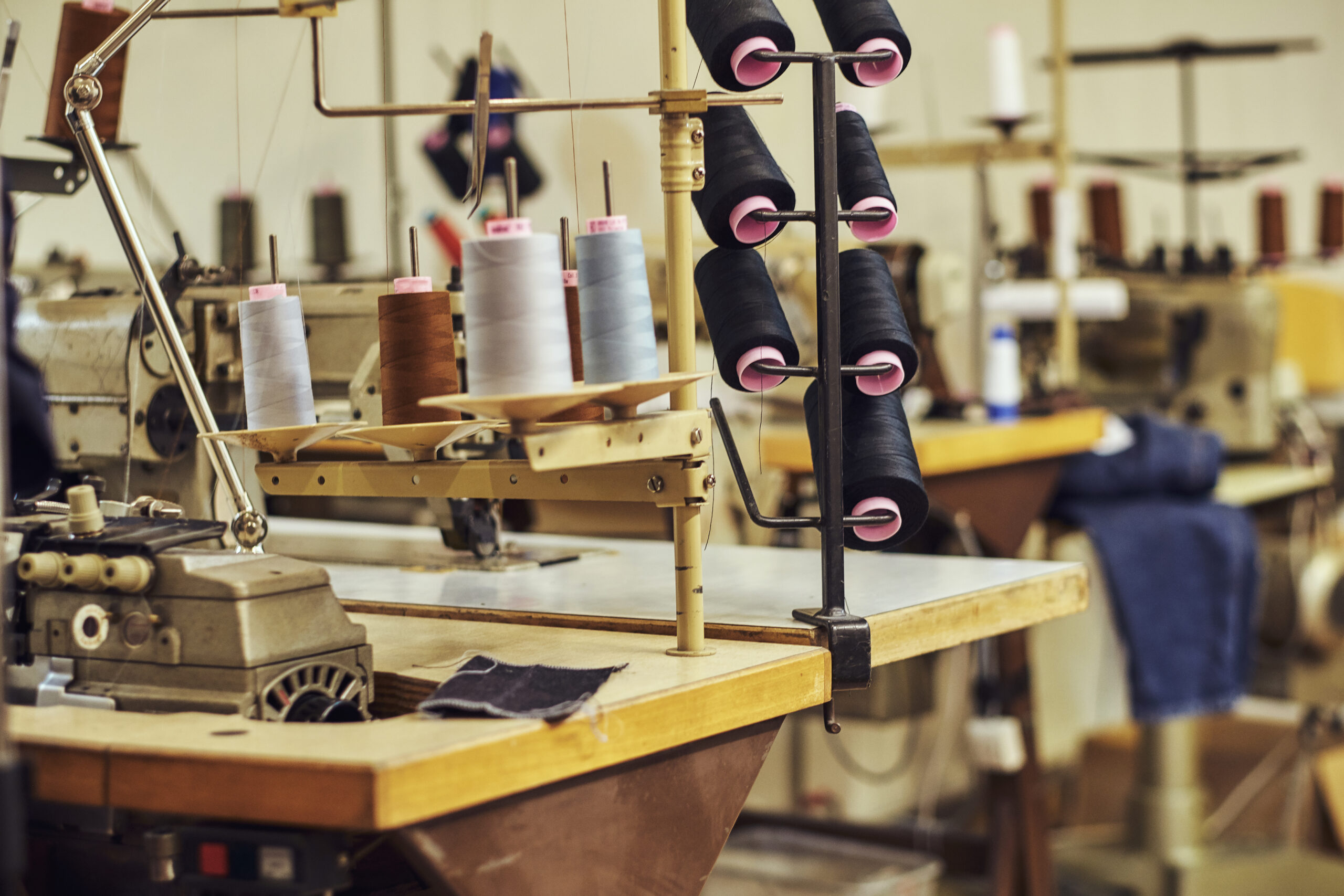 Produção do setor têxtil aumenta 18%, com redução de 70% das emissões de CO₂, em 20 anos