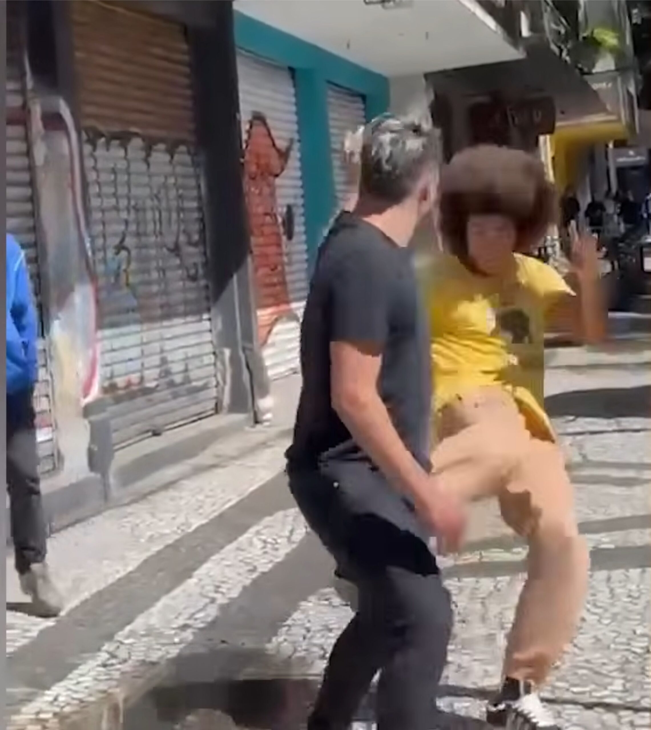 Deputado do PT, Renato Freitas, agride cidadão no centro de Curitiba