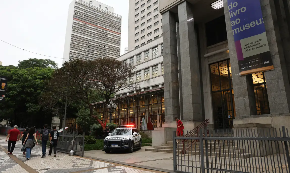 Mulher é presa suspeita de ajudar em roubo de obras de arte em SP