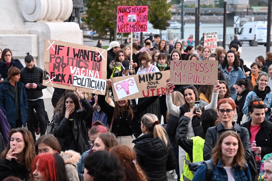 Europa vota a favor de iniciativa para facilitar acesso ao aborto