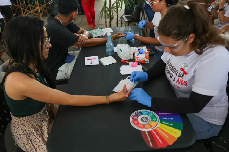Ação no DF oferece testagem rápida e informação sobre HIV/Aids