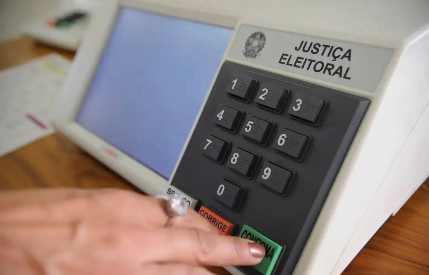 ELEIÇÕES: adoção do voto distrital renova política brasileira e aproxima eleitor de seus representantes, defende CACB