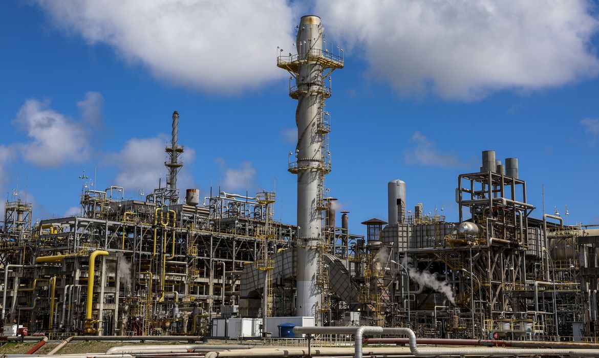 Câmara aprova redução de tributos para indústria química