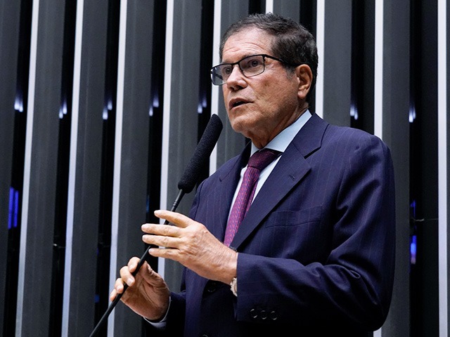 Denúncias envolvendo o deputado federal José Rocha (União-BA) expõem fragilidades no uso de recursos públicos do Legislativo brasileiro