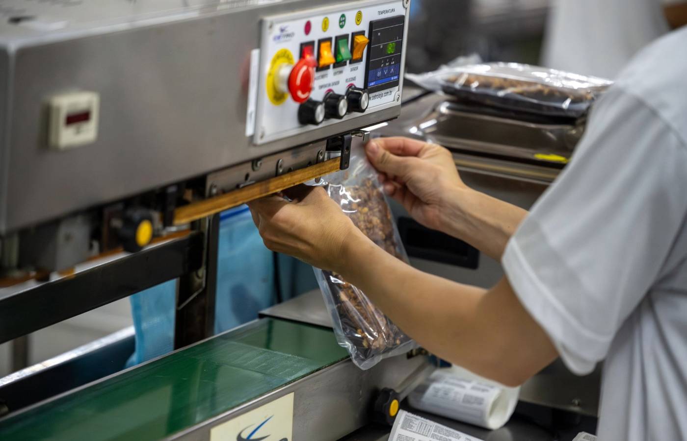 Redução da jornada de trabalho deve considerar desafios econômicos, diz CNI