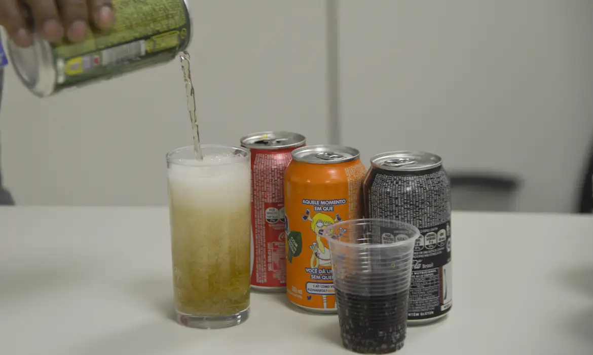 Fatores sociais empurram famílias para ultraprocessados, diz pesquisa