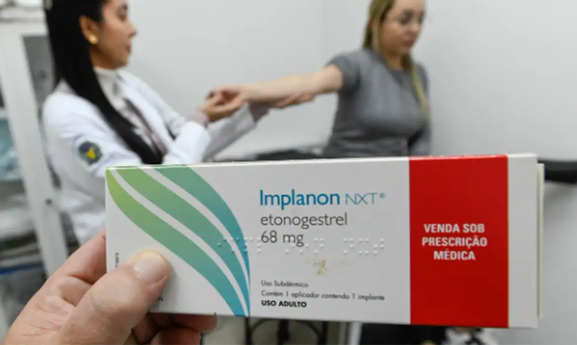 SUS qualifica profissionais para ampliar oferta de implantes hormonais