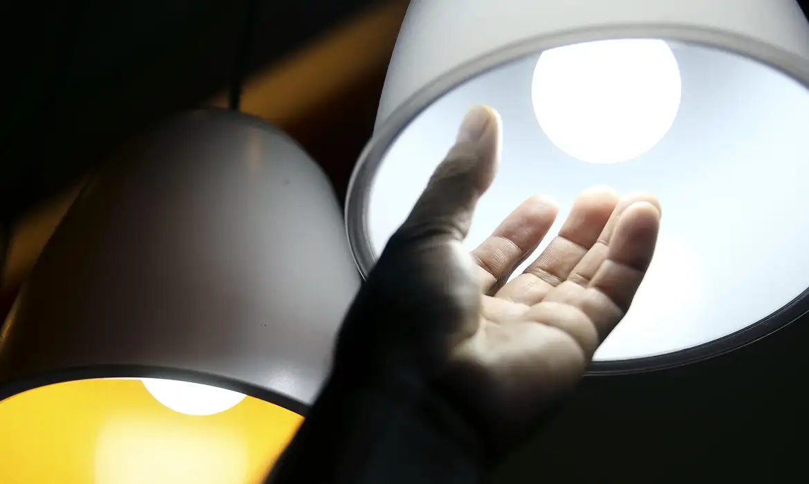 Mesmo com chuvas, bandeira tarifária das contas de luz segue amarela em julho