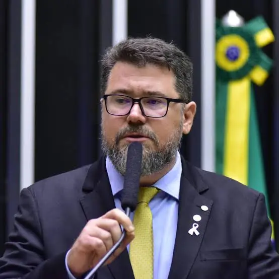 Projeto em análise na Câmara propõe pagamento de salário bruto integral e muda forma de recolhimento de INSS, FGTS e IR