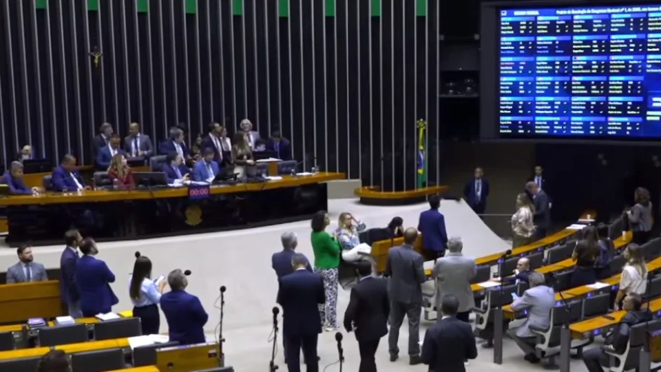 O retorno dos trabalhos no Congresso Nacional coloca o governo Lula em uma corrida contra o tempo para aprovar pautas cruciais antes das eleições