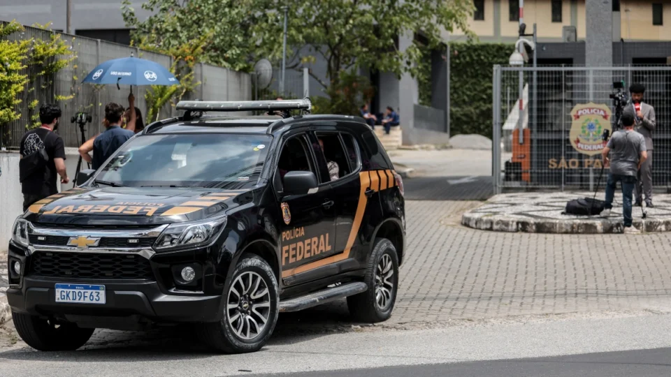 Polícia Federal prepara desmembramento de investigações sobre fraudes no INSS para cumprir prazos rigorosos determinados pelo STF