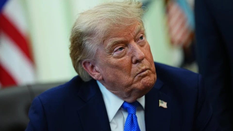 Trump publica imagem e chama Estreito de Hormuz de ‘novo território dos Estados Unidos’
