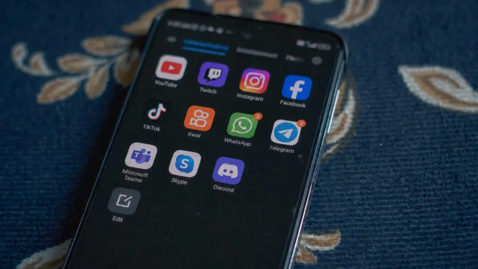 Após restrições ao Discord, ouvidoria é acionada para banir lives em dez plataformas de streaming e redes sociais