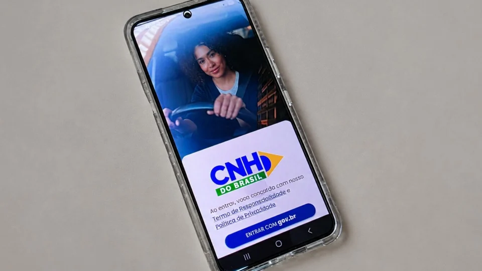 Como consultar CNH do Brasil e débitos de pedágio free flow pelo aplicativo oficial para evitar multas e cobranças indevidas nas rodovias