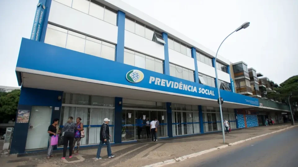 Operação da Polícia Federal desarticula esquema milionário de fraude no INSS em Minas Gerais e no Espírito Santo com 25 prisões