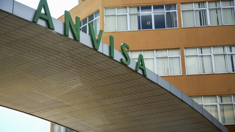 Anvisa emite alerta urgente e ordena apreensão de lote falso de Botox após denúncia de fabricante