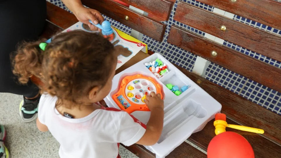 Justiça de Santa Catarina condena pais ao pagamento de multa por negligência na frequência escolar de filho em decisão inédita