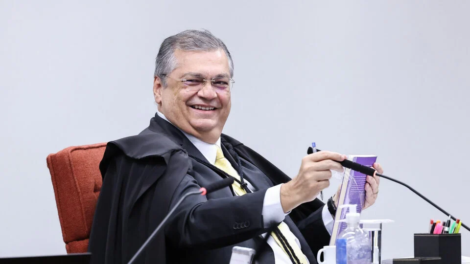 Flávio Dino assume inquérito sobre Lulinha no STF e decide fragmentar investigação em desdobramento estratégico