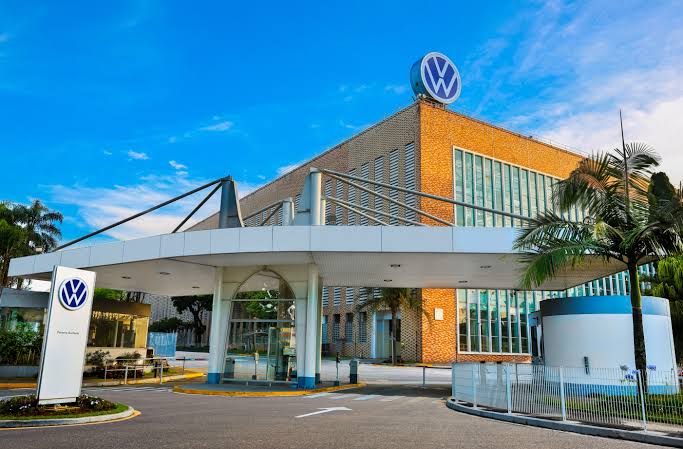 Volkswagen aprova plano que pode cortar 50 mil empregos; veja o que está por trás da decisão