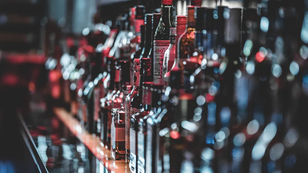 Governo federal inclui imposto do pecado no orçamento de 2027 para taxar bebidas alcoólicas, refrigerantes e cigarros