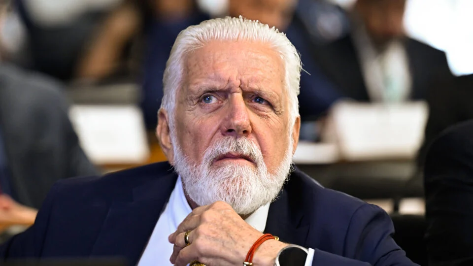 PF aponta possível relação de corrupção entre Jaques Wagner e Banco Master
