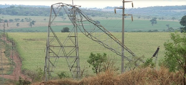 Apagão atinge quase 400 mil imóveis em Minas Gerais, deixa centenas de locais de votação sem luz e mobiliza equipes da Cemig