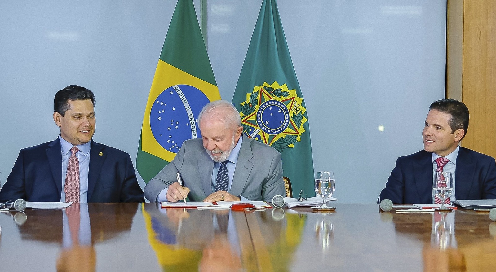 Estado cobra, autoriza e depois proíbe: R$ 2,55 bilhões das bets entram no centro da disputa